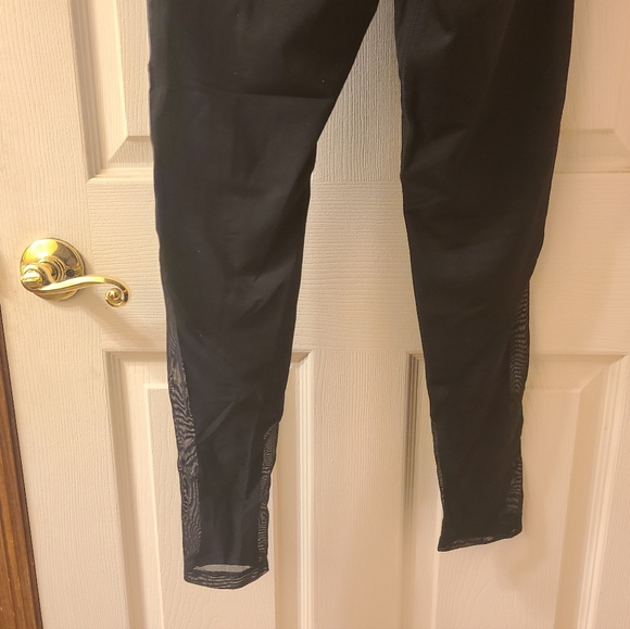 PINK Victoria's Secret Ultimate Yoga Leggings - Pure Mesh Piecing - Size Small - Picture 9 of 9